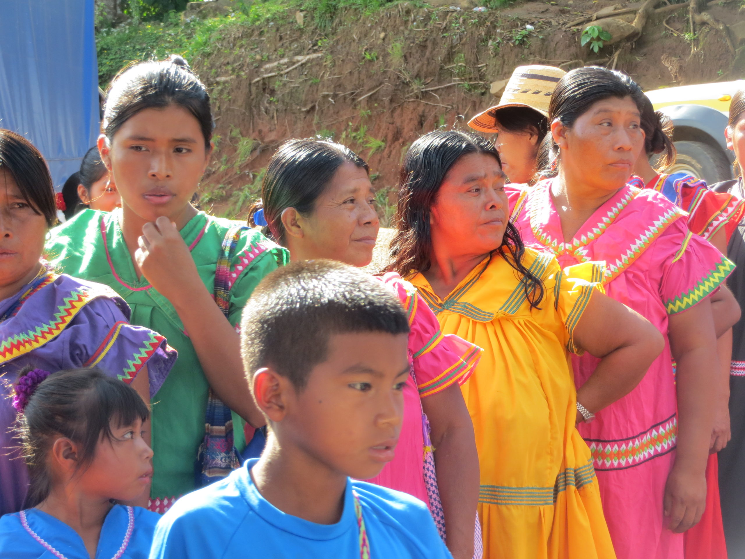 Grupo de mujeres y niños en Panamá